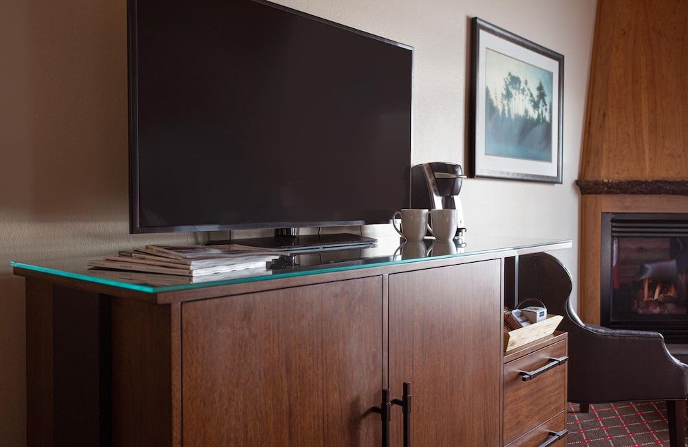 The Edgewater Hotel City View Queen 8