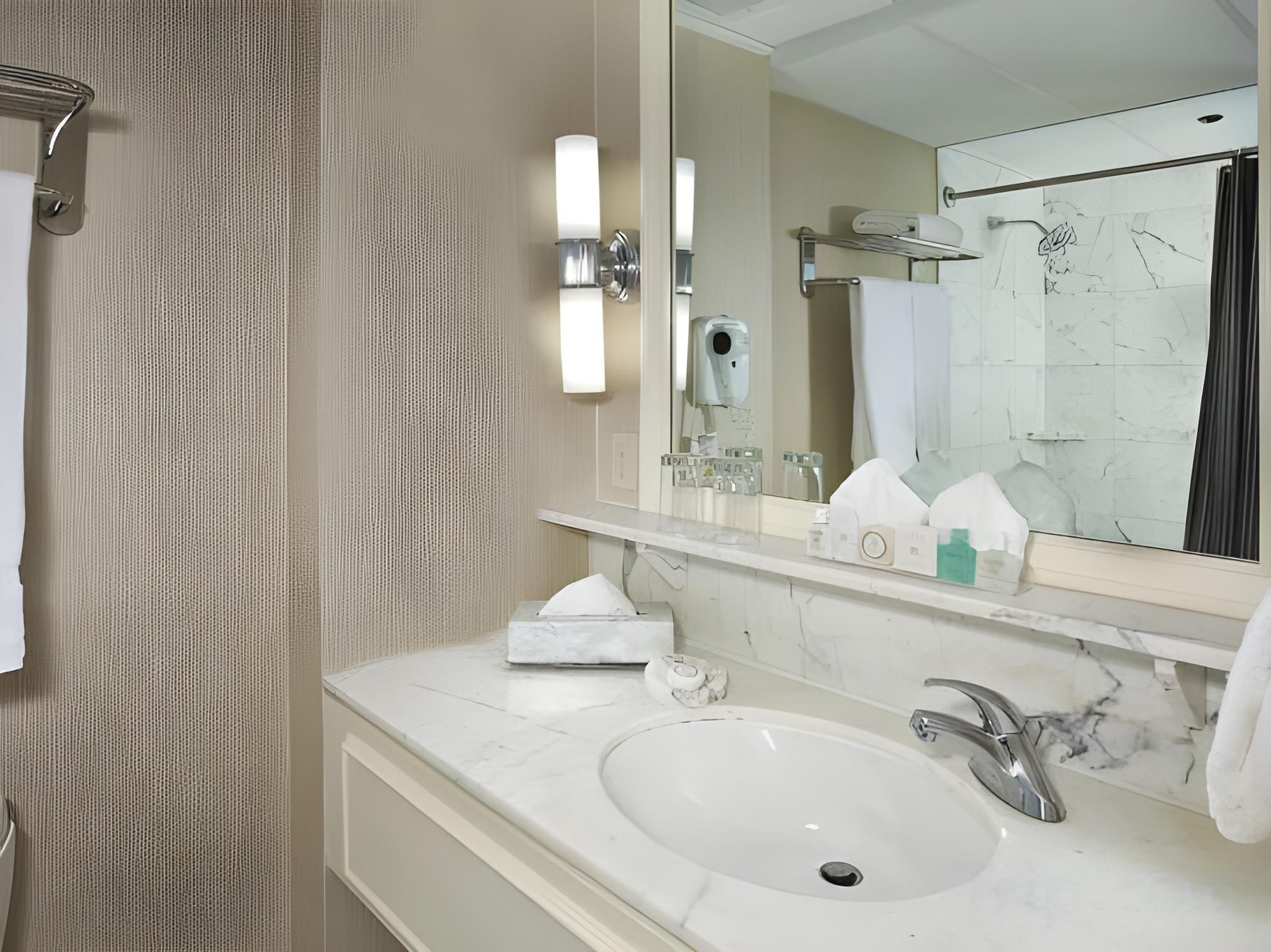 undefined Warwick Seattle 6