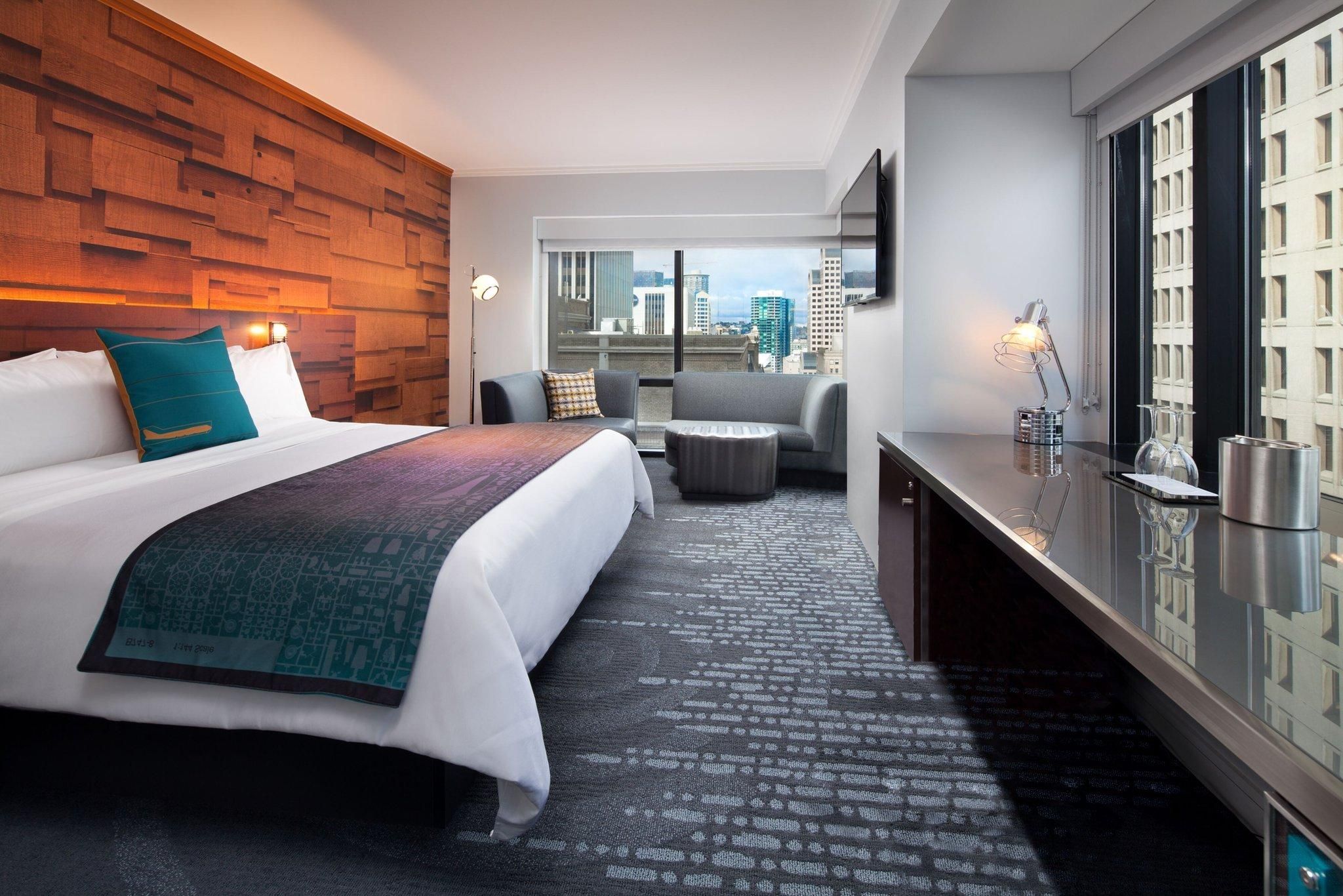 Studio Suite, 1 King, Corner room