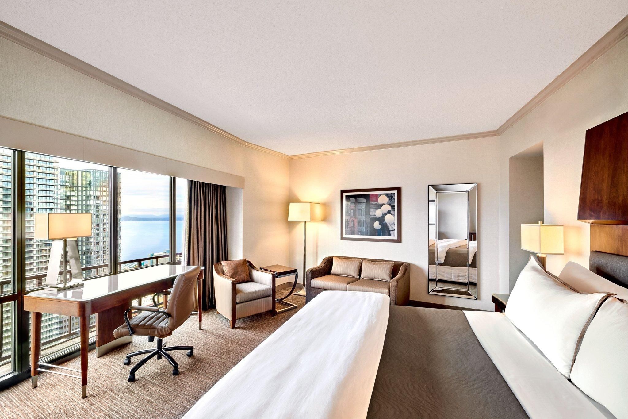 Premium Partial Water, Guest room, 1 King, Sofa bed, Partial water view