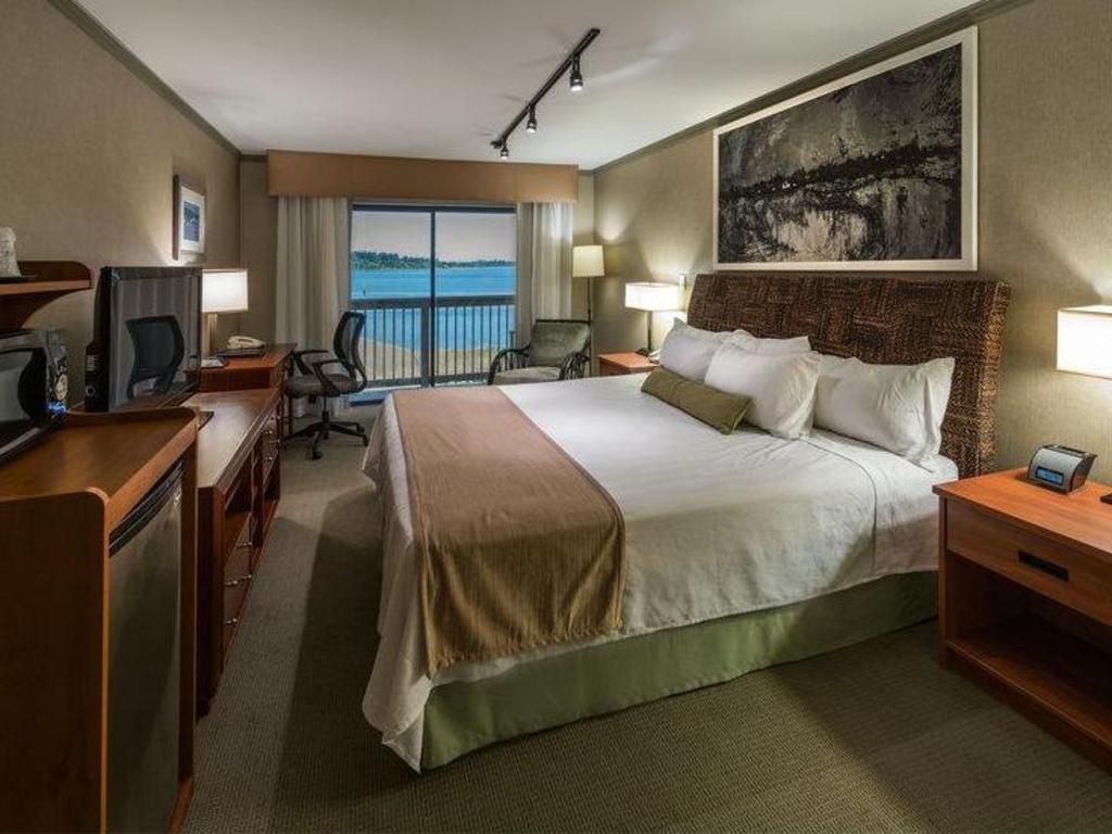 1 Queen Bed, Nonsmoking, City View
