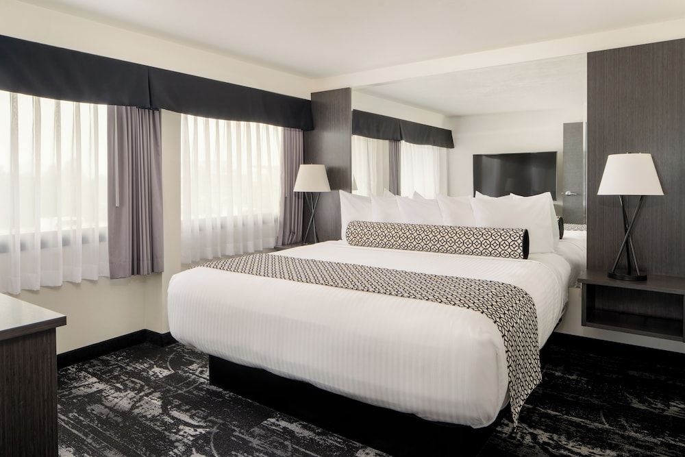 Centennial Hotel Spokane Premium Room, 1 King Bed 2