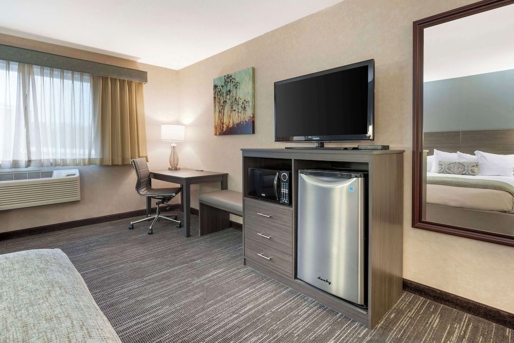 Best Western Plus City Center Standard Room, 2 Queen Beds, Non Smoking, Refrigerator & Microwave 8