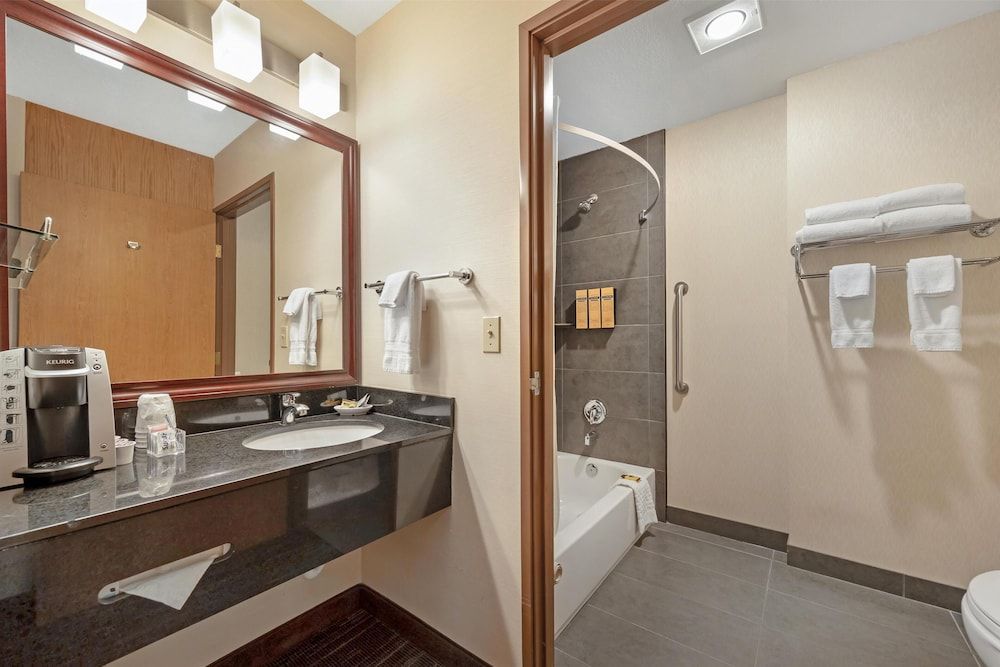 Best Western Plus City Center Standard Room, 2 Queen Beds, Non Smoking, Refrigerator & Microwave 7