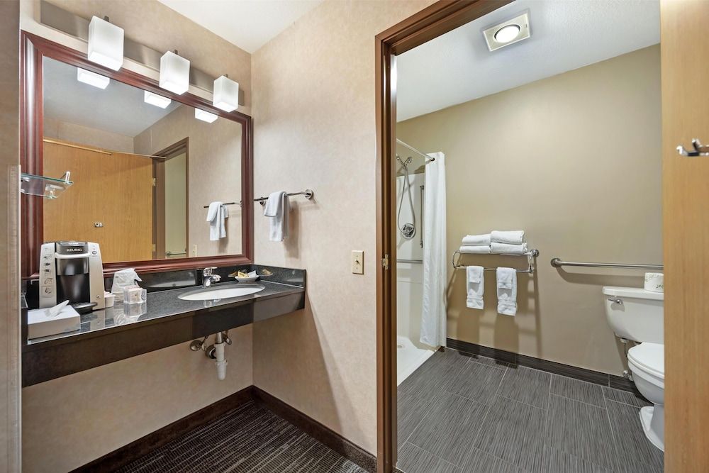Best Western Plus City Center Standard Room, 2 Queen Beds, Accessible, Refrigerator & Microwave 6
