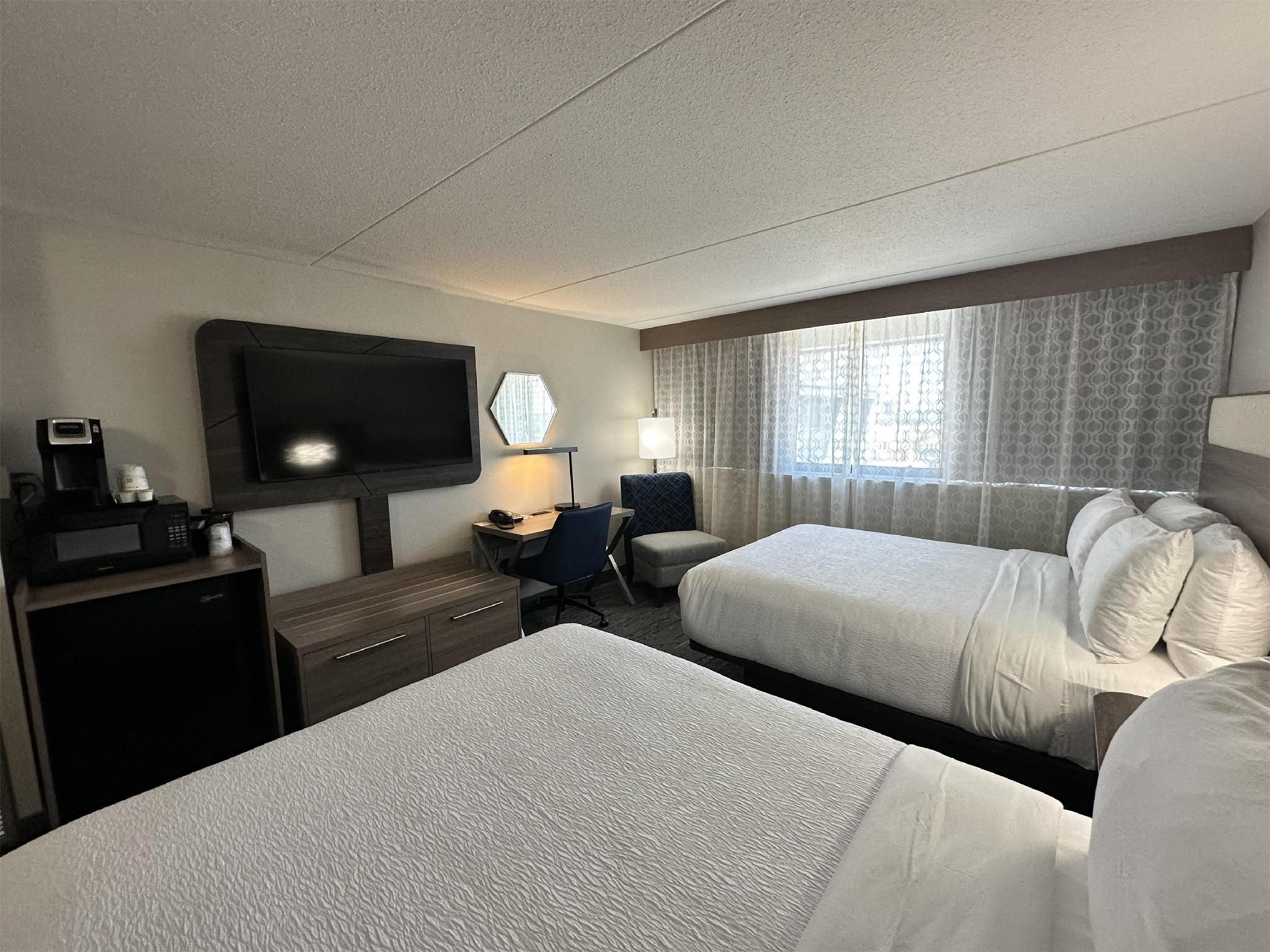 Best Western Plus Downtown Tacoma 2 Queen Beds, Non-Smoking, Chair With Ottoman, Microwave And Mini-Refrigerator, Full Breakfast 2