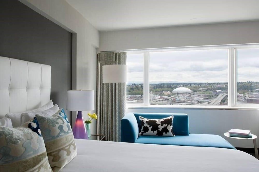 Hotel Murano Room, 1 King Bed, Accessible 5