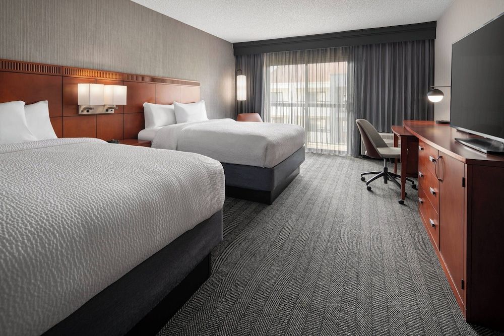 Room, 2 Queen Beds (Mobility/Hearing Access, Roll-In Shwr)