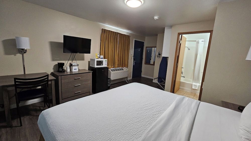 Standard Room, 1 King Bed