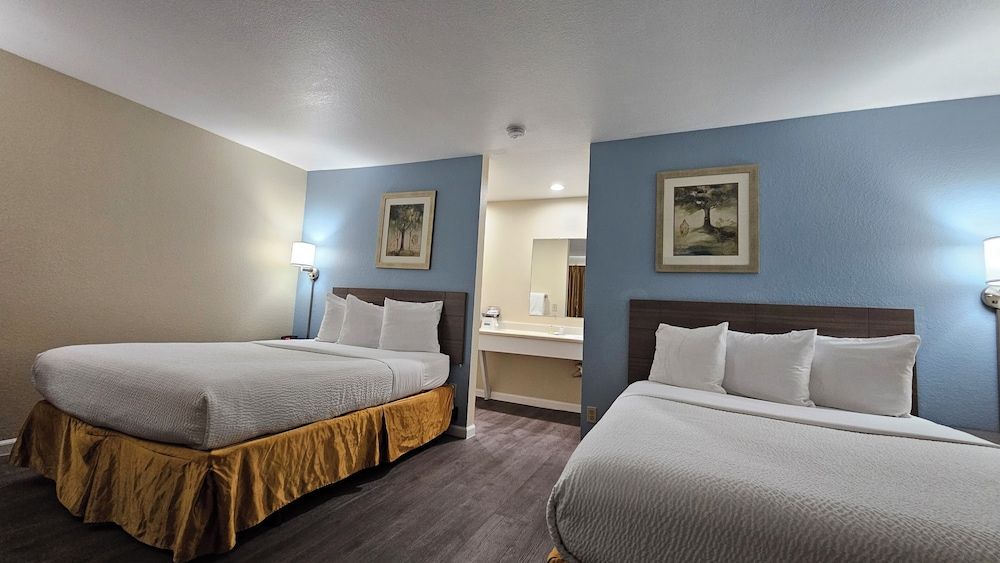 Room, 2 Queen Beds, Non Smoking