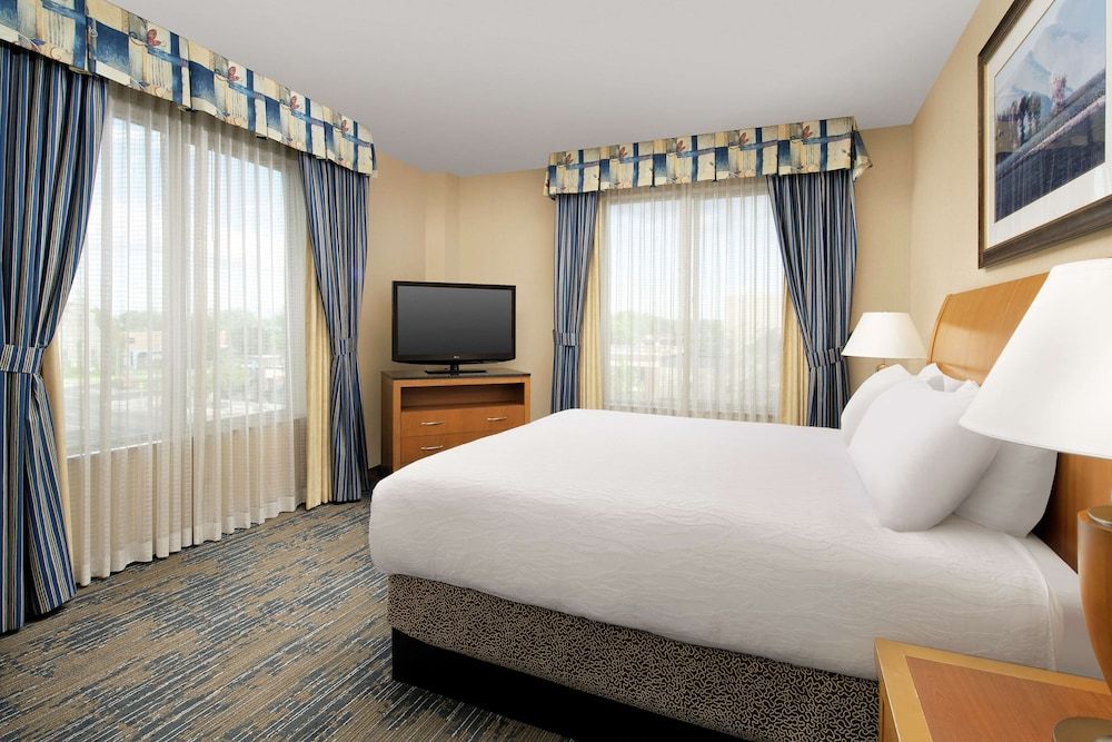 Junior Suite, 1 King Bed, Accessible
