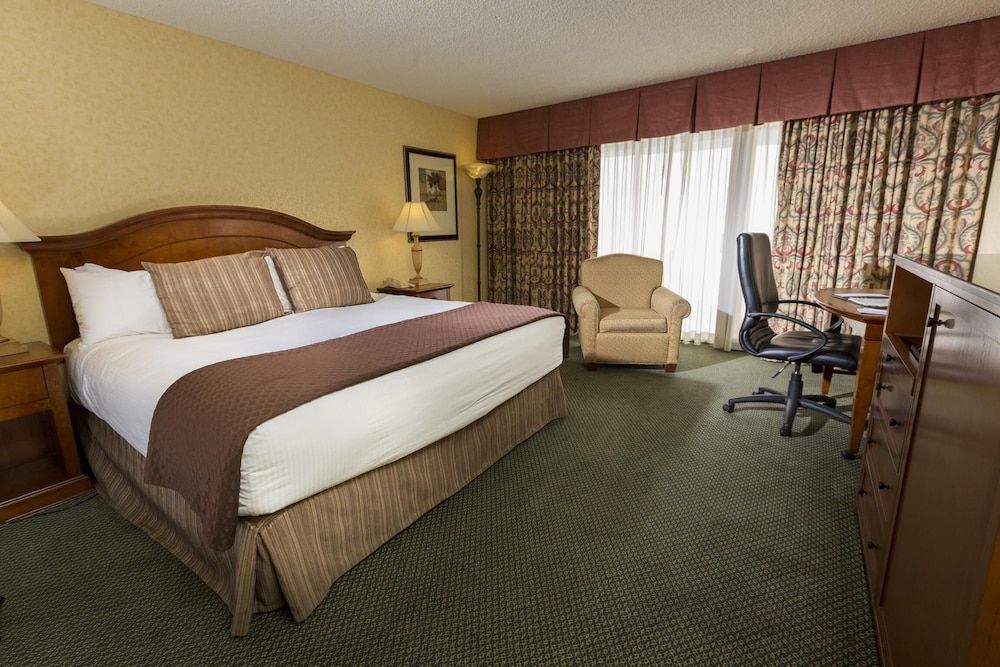 Red Lion Hotel Yakima Center Room, 1 King Bed, Accessible