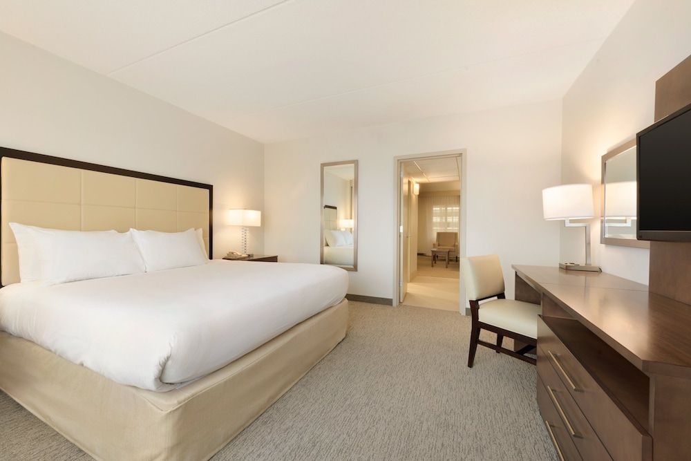 Suite, 1 King Bed, Non Smoking
