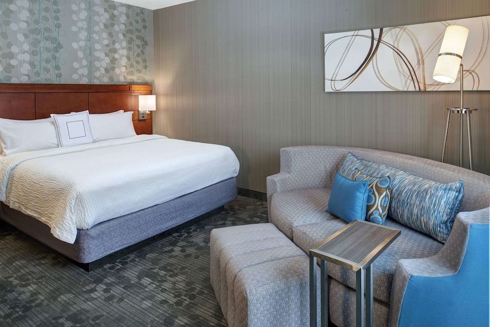 Room, 1 King Bed, Accessible (Mobility/Hearing Roll in Shower)