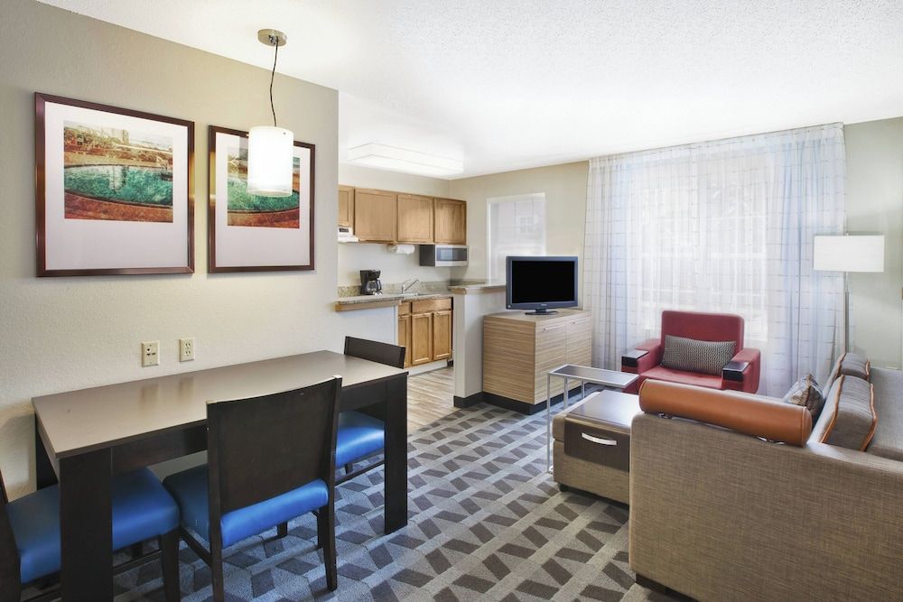Suite, 2 Bedrooms (Mobility/Hearing Accessible, Tub)