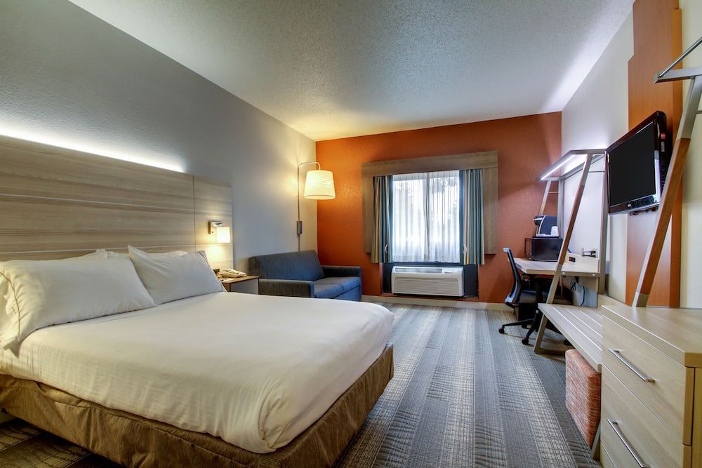 Standard Room, 1 Queen Bed, Accessible (Communications, Roll-In Shower)