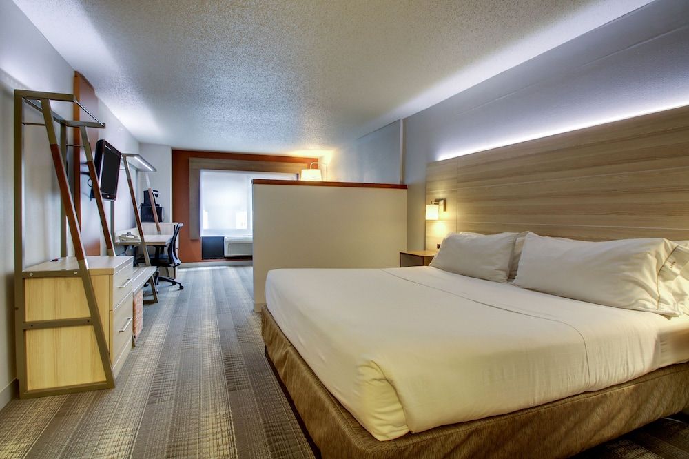 Suite, 1 King Bed