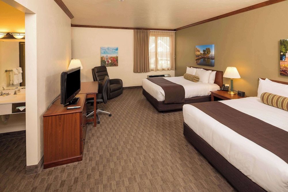 Suite, 2 Queen Beds, Accessible, Non Smoking