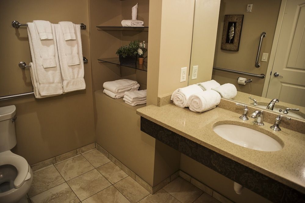 Lake Lawn Resort Standard 1 King - Lakewood 5