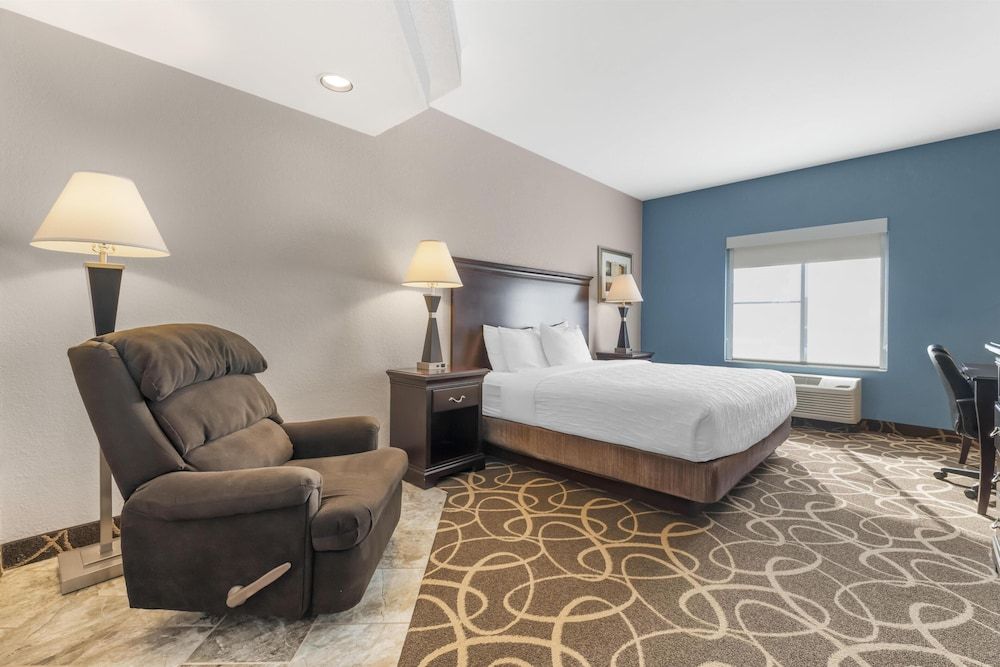 Standard Room, 1 King Bed, Accessible, Non Smoking