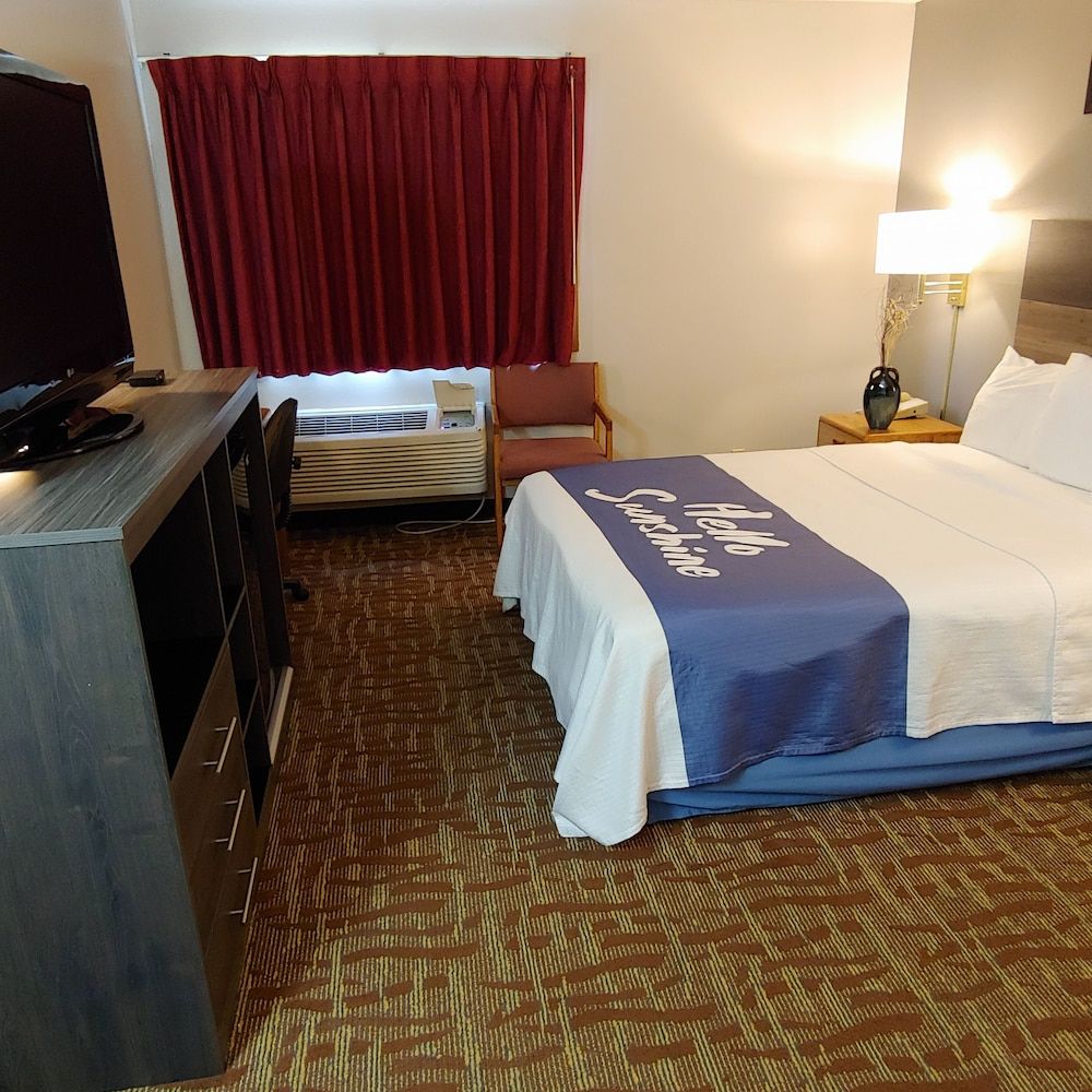 Standard Room, 1 Queen Bed, Accessible, Non Smoking