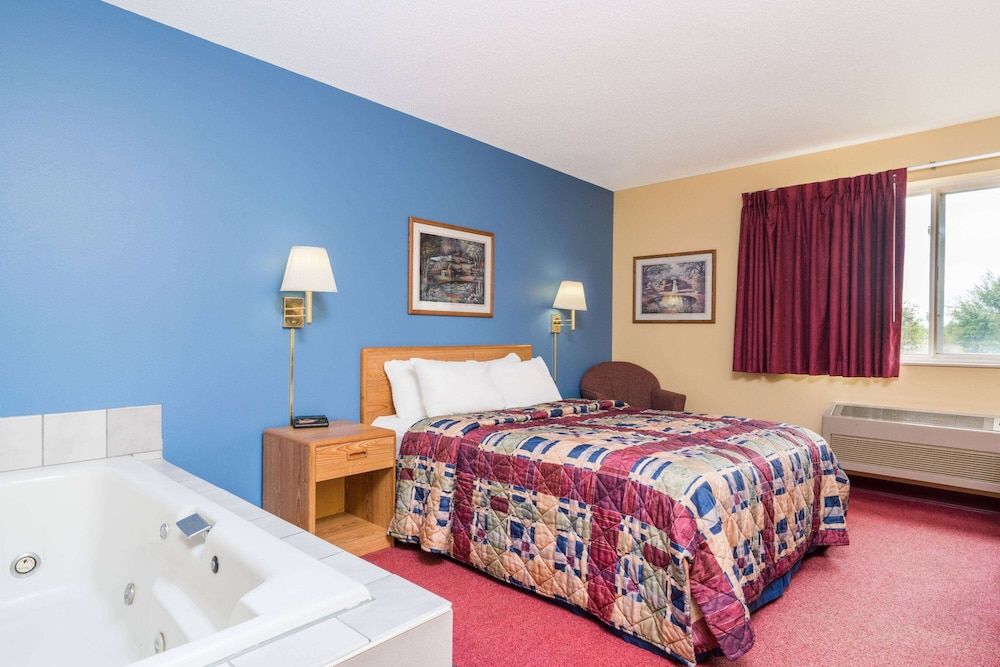 Studio Suite, 1 Queen Bed, Non Smoking, Hot Tub