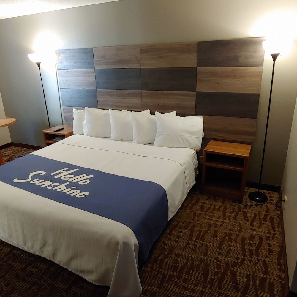 Standard Room, 1 Queen Bed, Accessible, Non Smoking