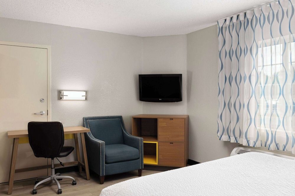 Standard Room, 1 Queen Bed, Accessible, Non Smoking