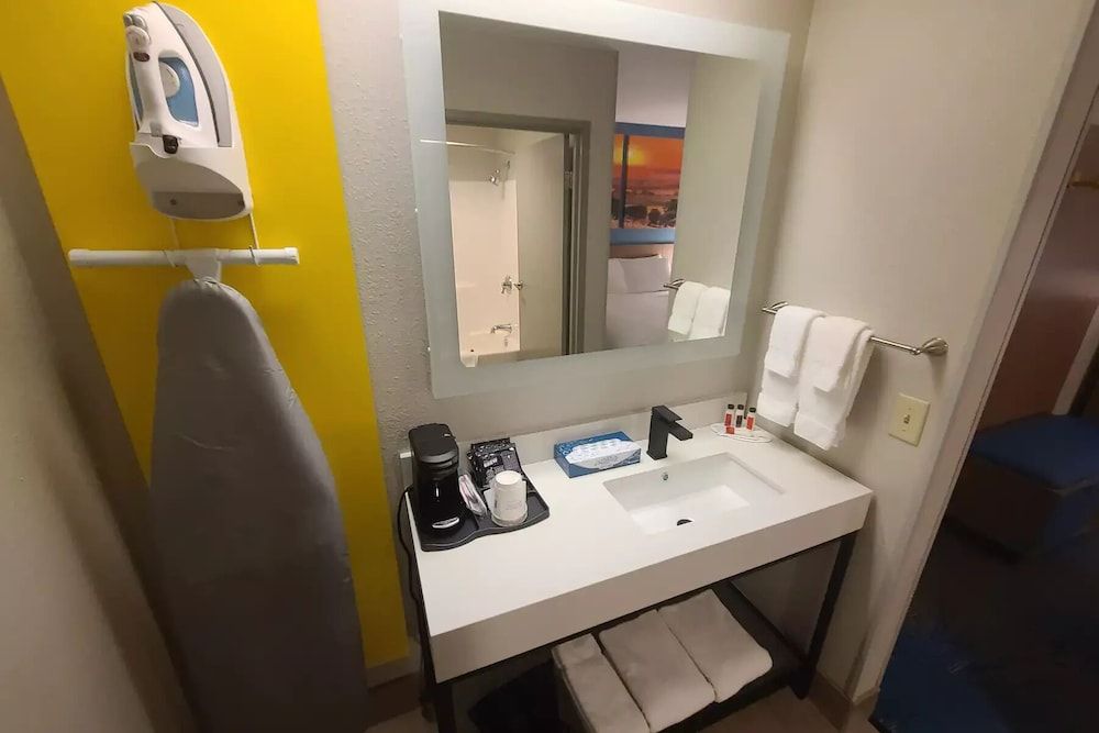 Deluxe Studio Suite, 2 Queen Beds, Non Smoking