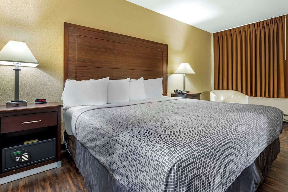 Standard Room, 1 King Bed, Non Smoking