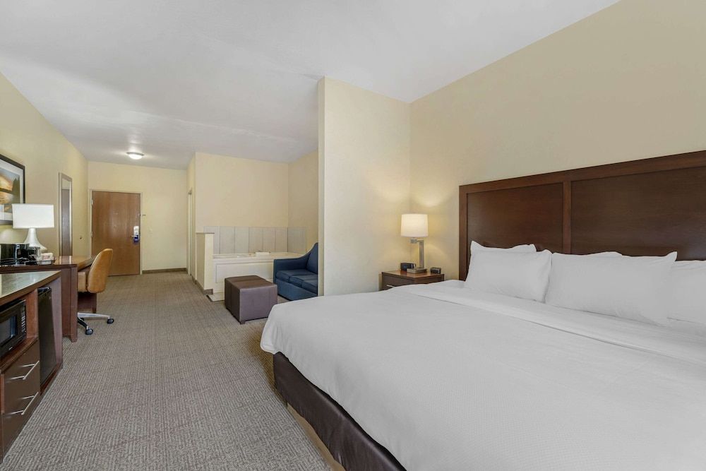 Suite, 1 King Bed with Sofa bed, Hot Tub