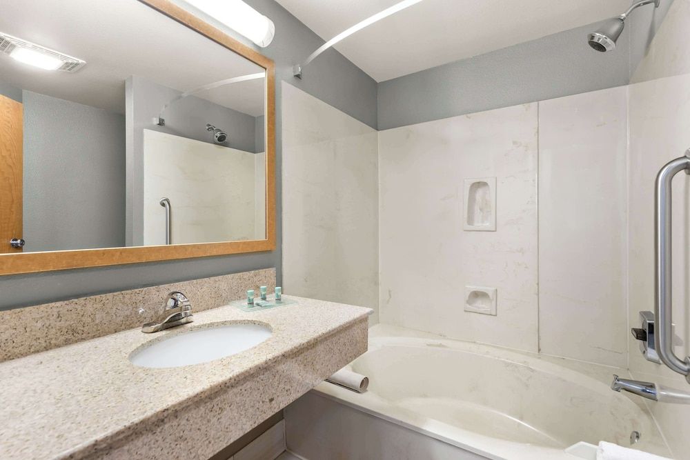 Suite, 1 King Bed, Non Smoking, Kitchenette (Living Room;with Sofabed)