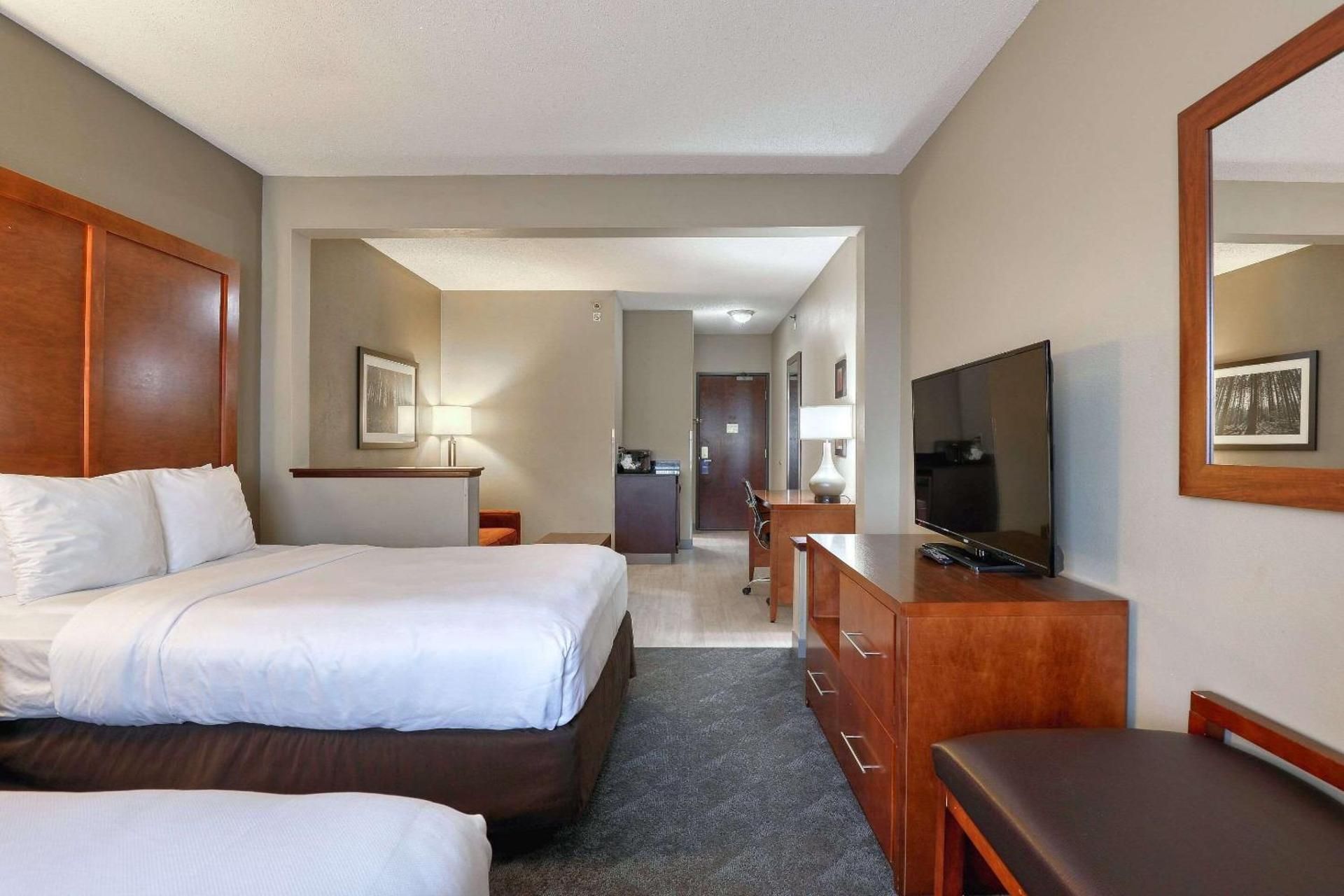 2 Double Beds, Suite, Nonsmoking