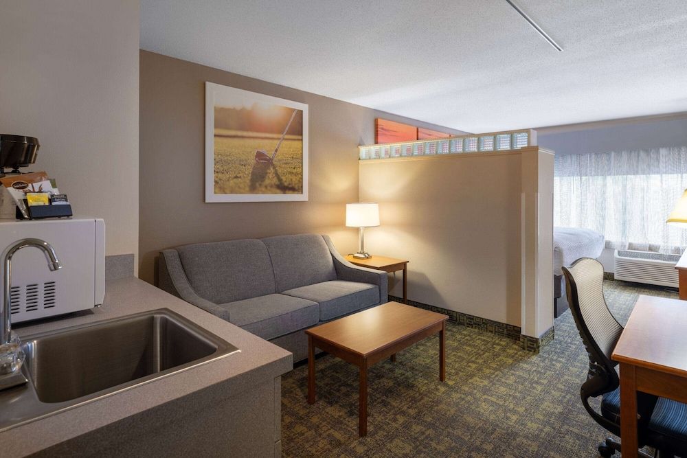 Suite, 1 King Bed, Non Smoking