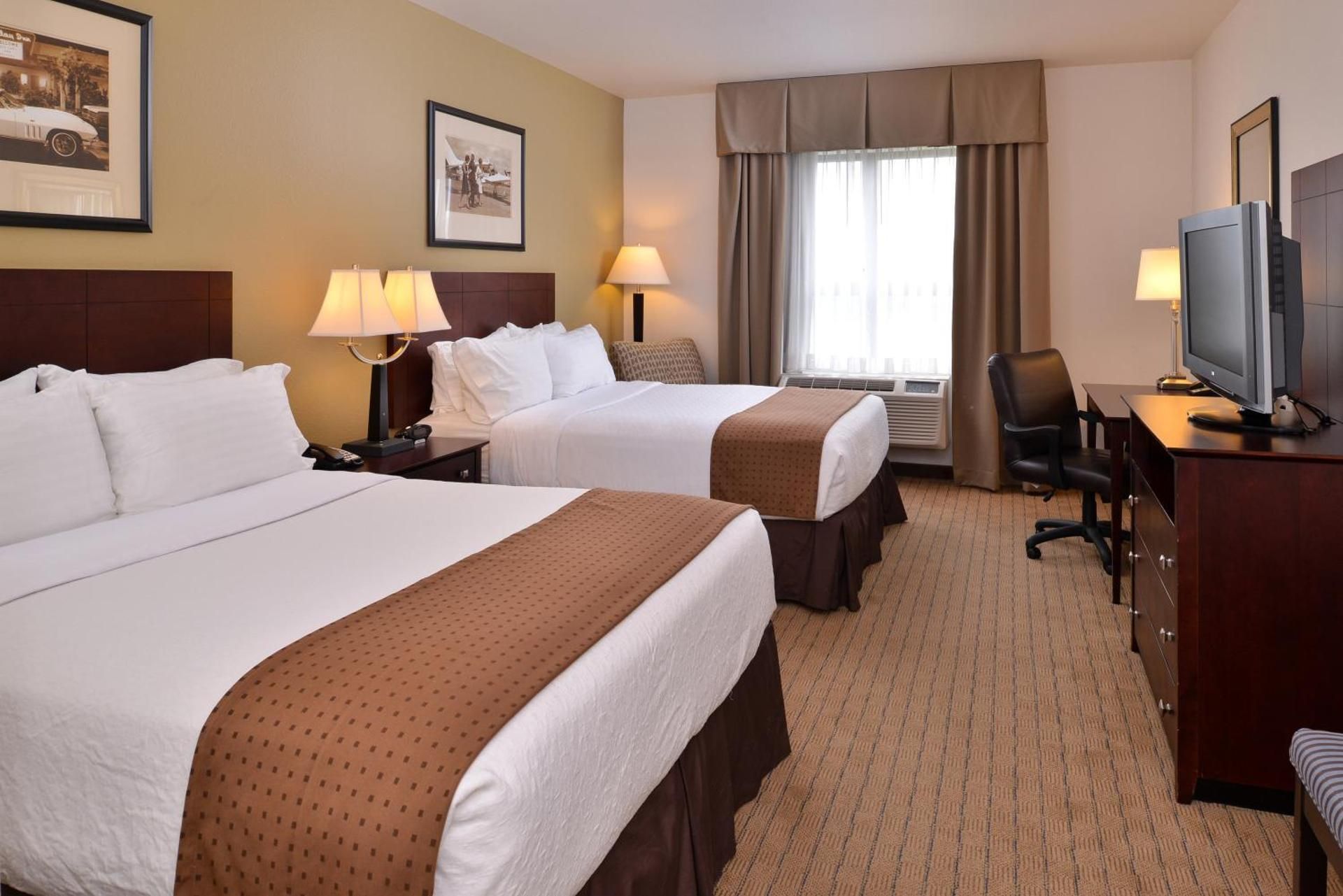 2 Queen Beds Non-Smoking