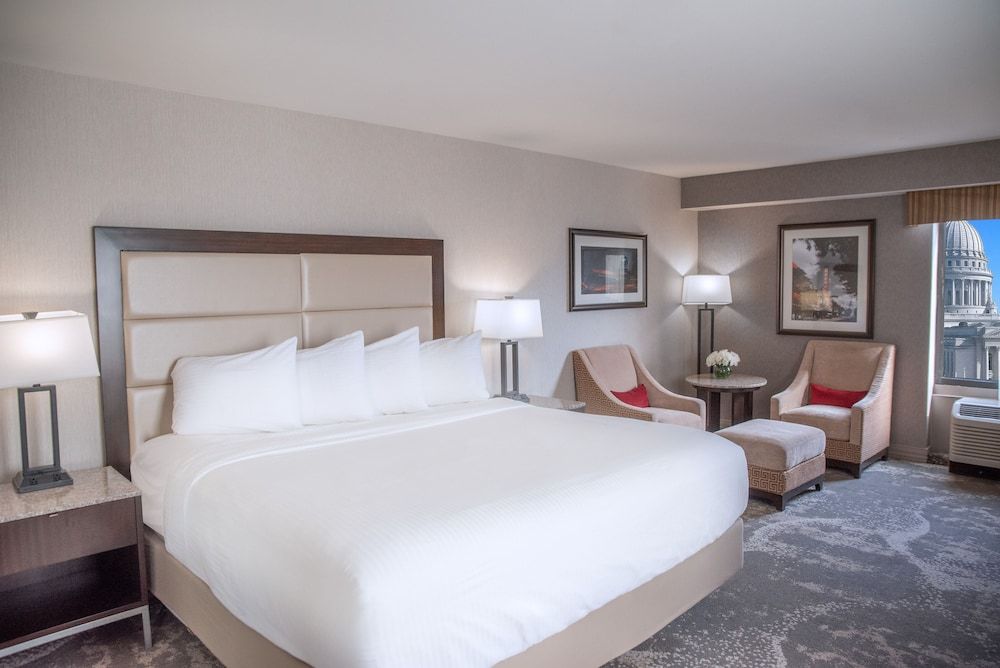 The Madison Concourse Hotel and Governor's Club Premier Room, 1 King Bed