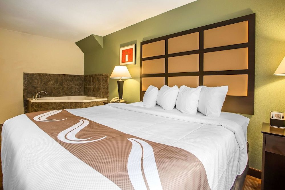 Suite, 1 King Bed with Sofa bed, Non Smoking, Hot Tub