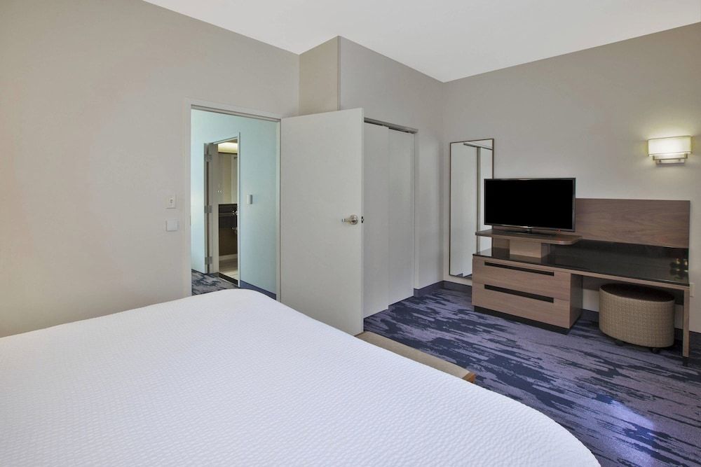 Room, 1 King Bed, Non Smoking (Hearing Accessible)