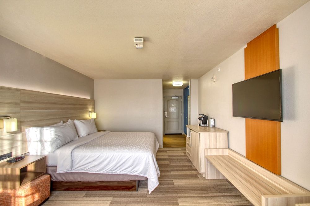 Standard Room, 1 King Bed