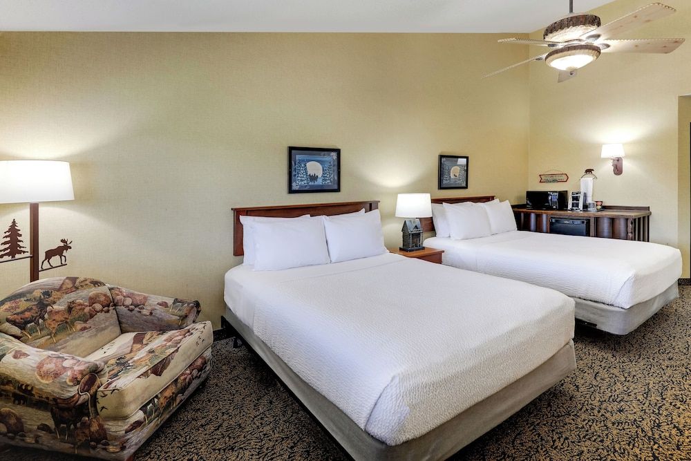 Stoney Creek Hotel La Crosse - Onalaska Deluxe Room, 2 Queen Beds 3