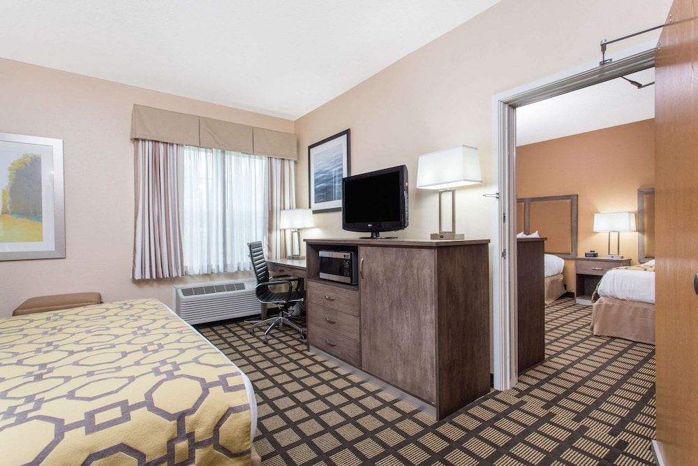 Family Suite, Multiple Beds, Non Smoking (Two-Bedroom)