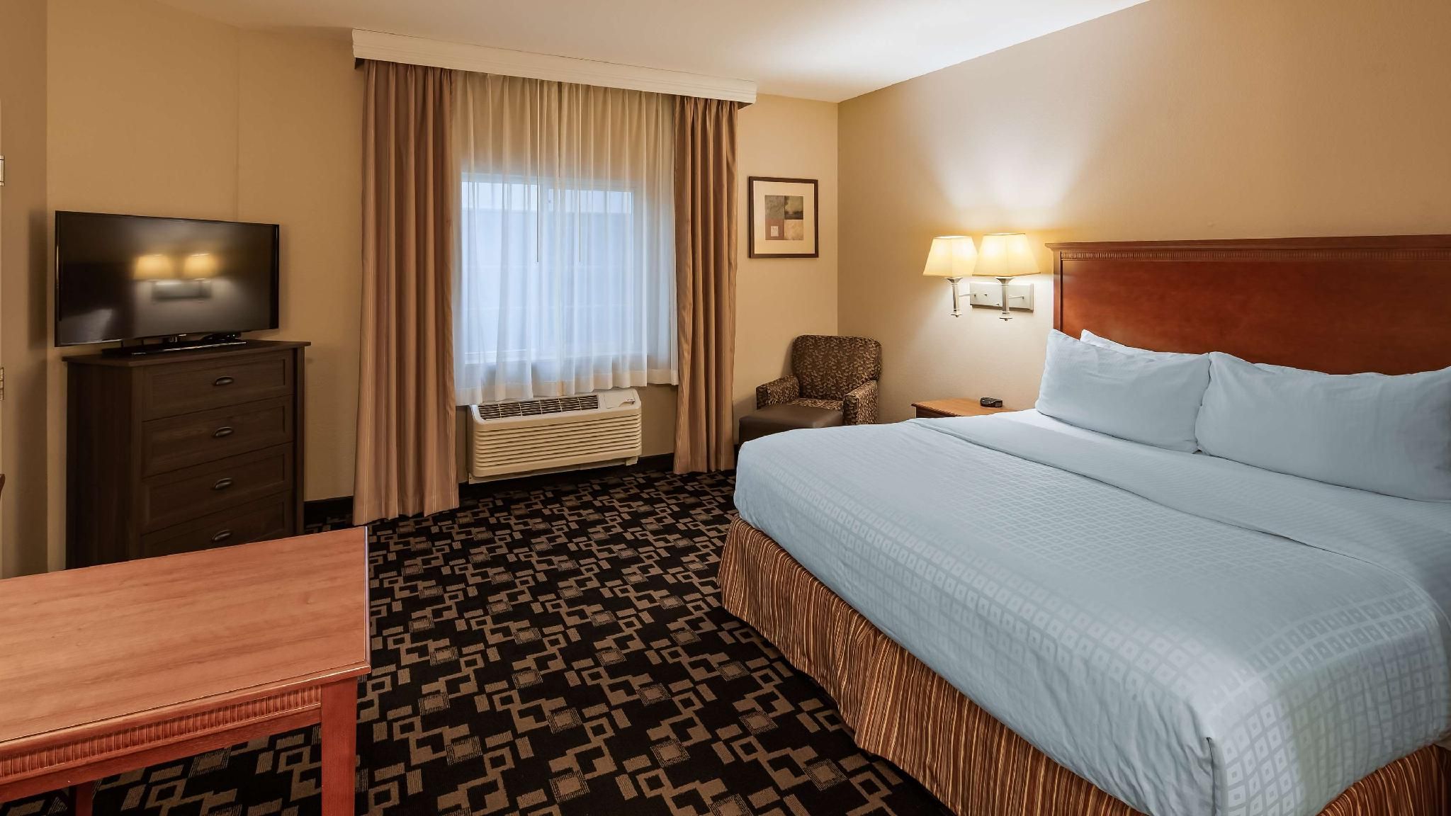 Accessible - 1 King, Mobility Accessible, Communication Assistance, Bathtub, Kitchenette, Non-Smokin