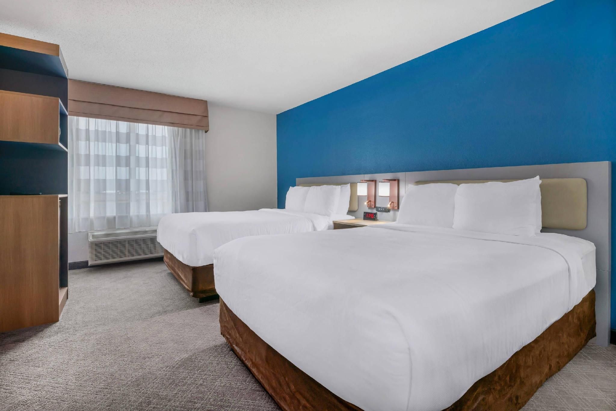 2 Queen Beds, Suite, Nonsmoking, Accessible