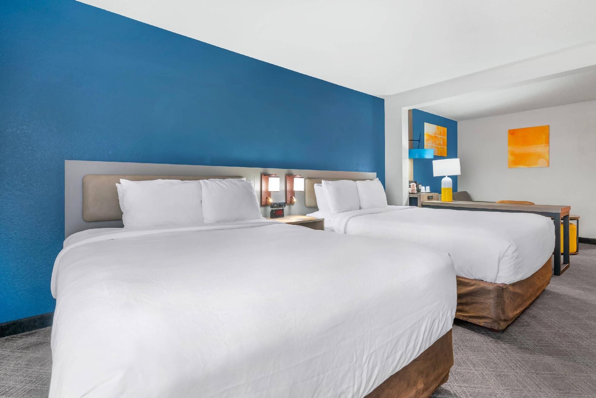 2 Queen Beds, Suite, Nonsmoking, Accessible