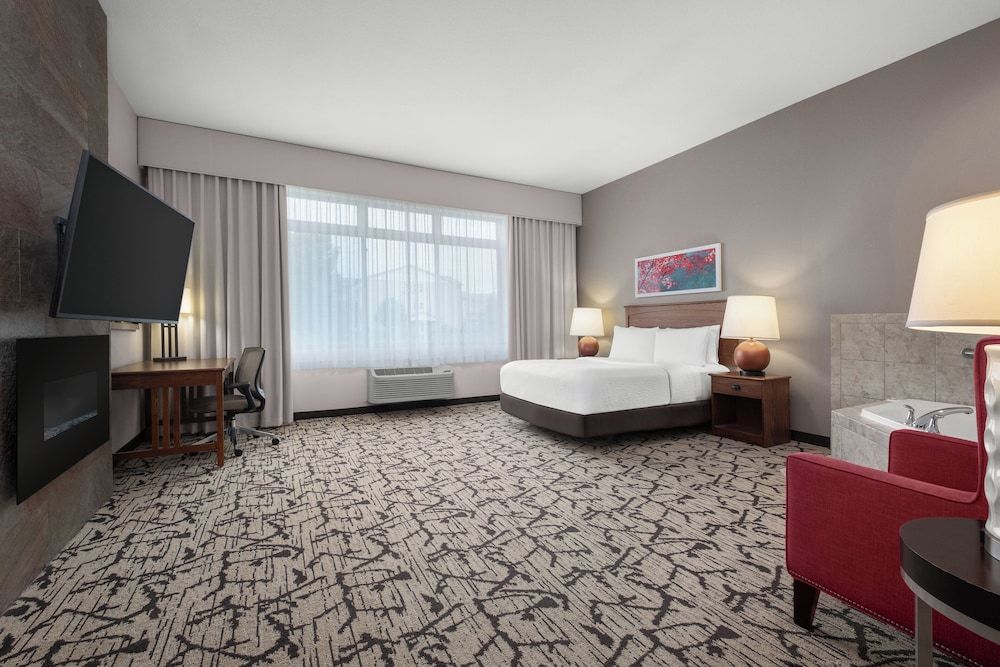Suite, 1 King Bed, Accessible, Jetted Tub