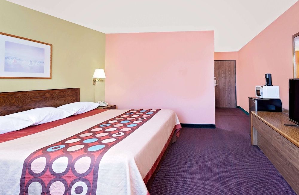 Room, 1 King Bed, Accessible, Non Smoking (Mobility, Tub w/ Grab Bars)