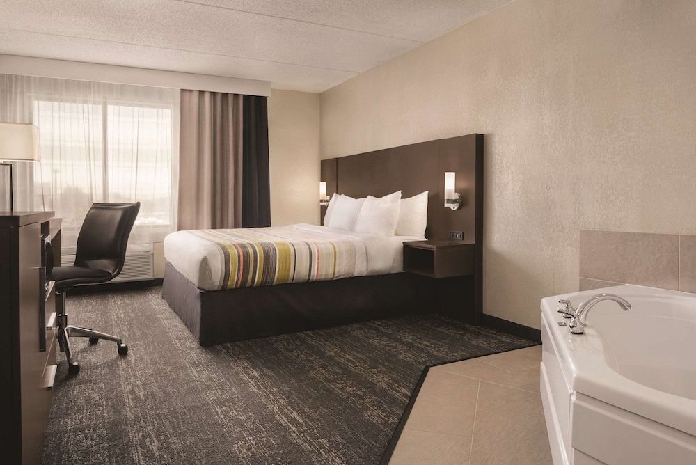 Suite, 1 King Bed, Non Smoking, Jetted Tub