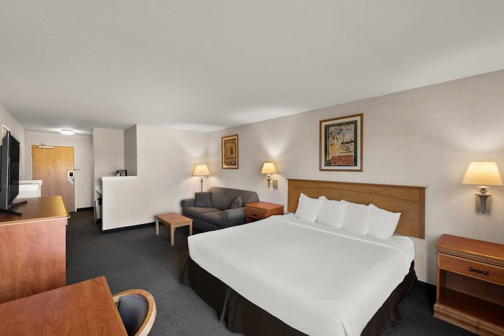 King and Sofa Bed Room, Accessible