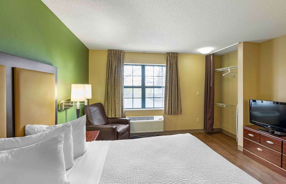 Extended Stay America Select Suites - Milwaukee - Waukesha Studio, 1 Queen Bed, Accessible, Non Smoking