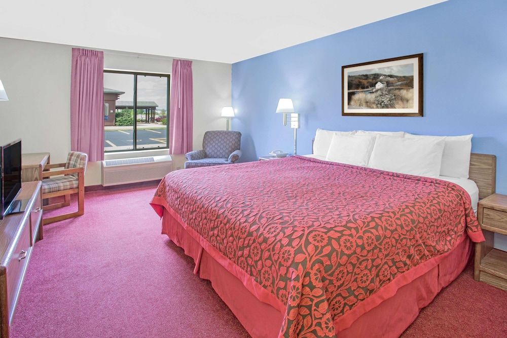 Standard Room, 1 Queen Bed